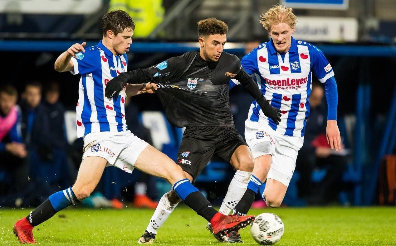 42分狂胜守住第六！勇士疯狂一战：全队飙进21记三分，库里躺赢.